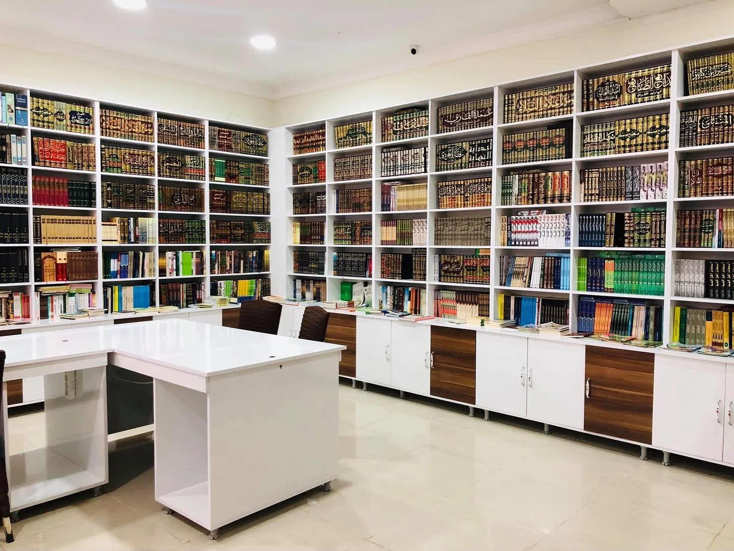قۇتادغۇبىلىك كىتابخانىسىنىڭ ئىچكى كۆرۈنۈشى